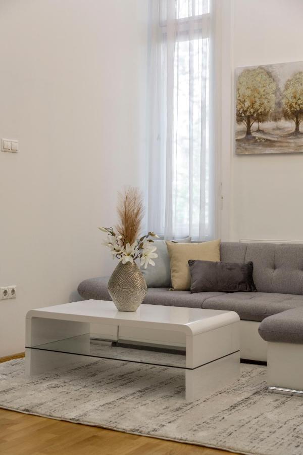Luxurious & Spacious Downtown Residence In Liszt Ferenc Square Budapeşte Dış mekan fotoğraf
